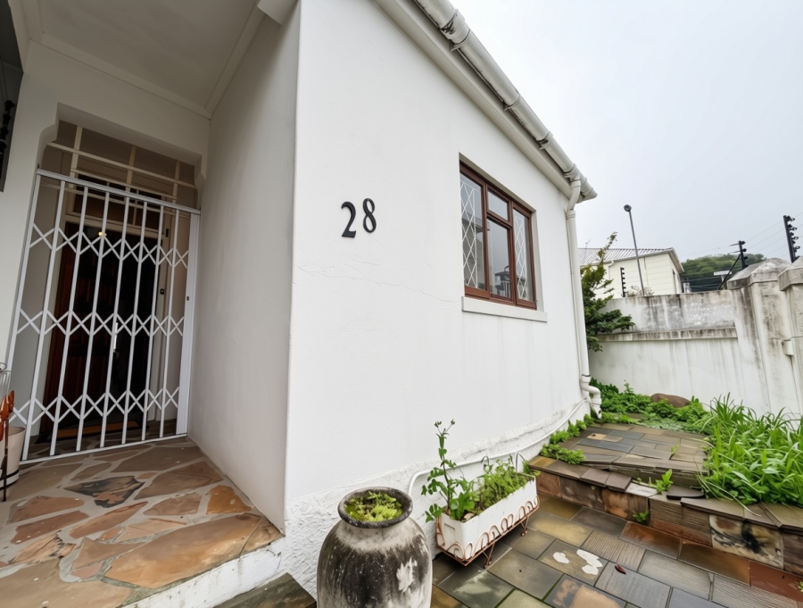2 Bedroom Property for Sale in Vredehoek Western Cape